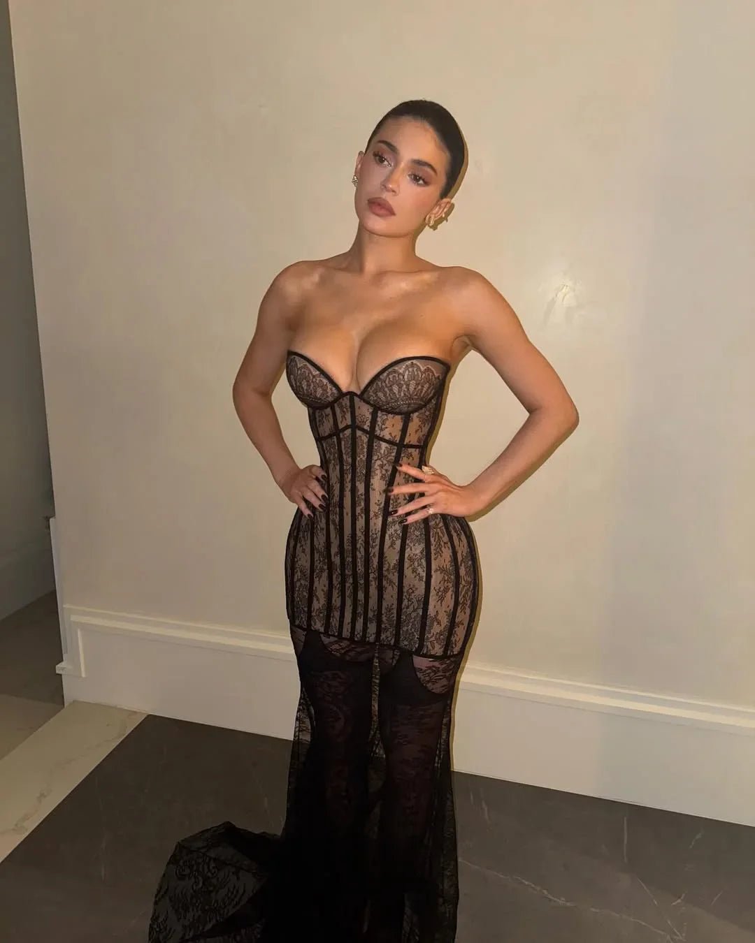 SOERA Missy Strapless Lace Maxi Dress - Dresses - Black L