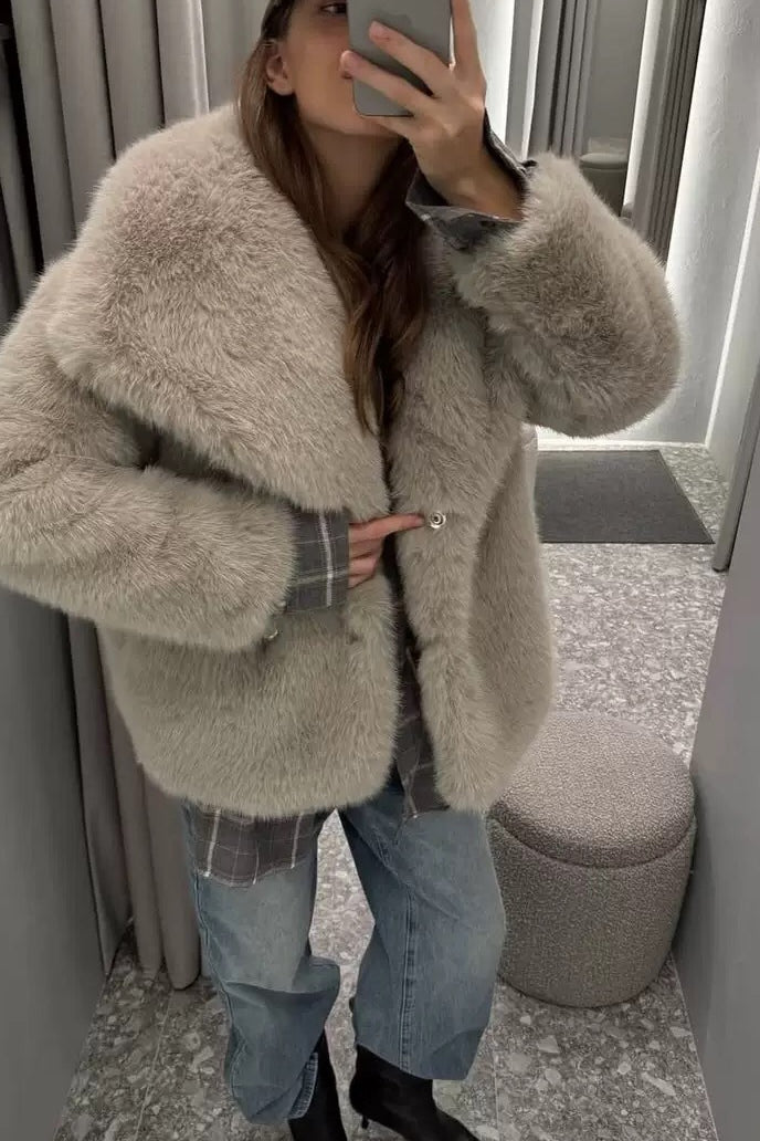 Eco-Friendly Faux Fur Coat for Women - Stylish Winter Outerwear with Notch Lapel 3