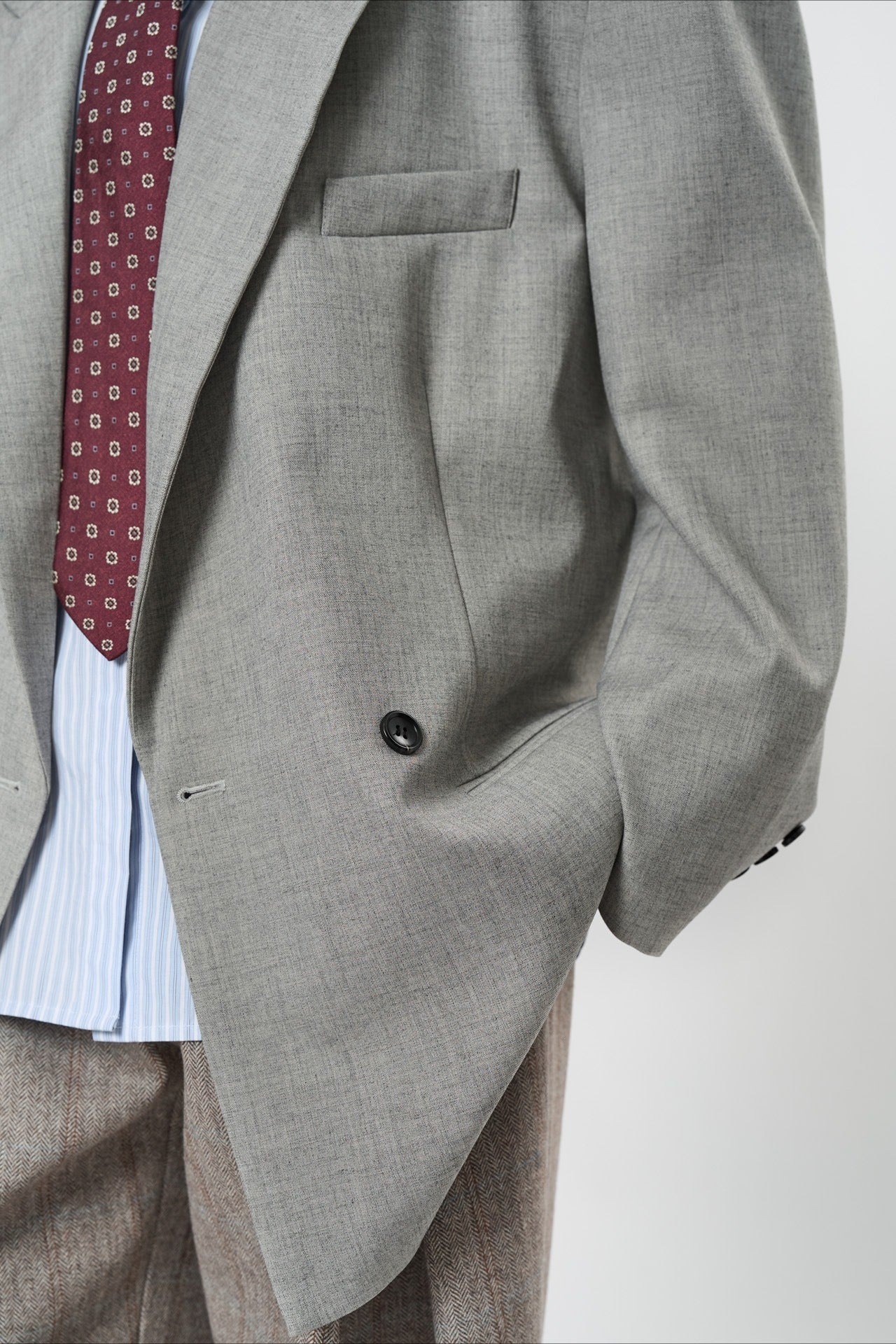 Structured Wide Shoulder Blazer With Lapel Collar - Loose Fit, Long Sleeve, Polyester Viscose Blend 4